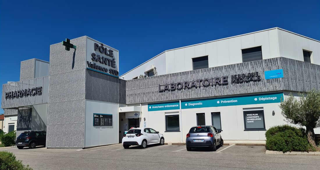 Le Pôle Santé Valence Sud vu depuis le parking